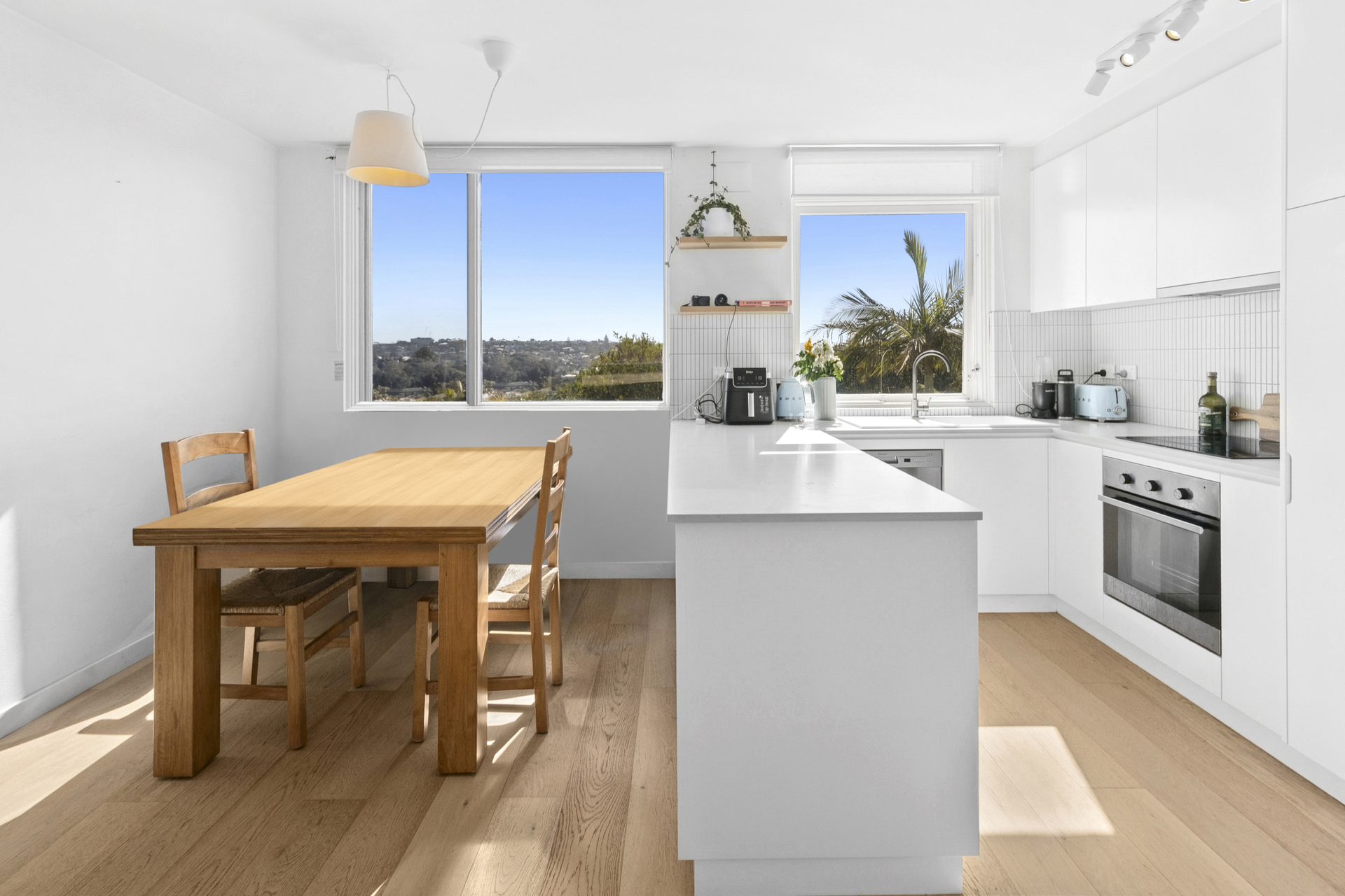 6/12A Corella Street, Freshwater - Thumbnail 2