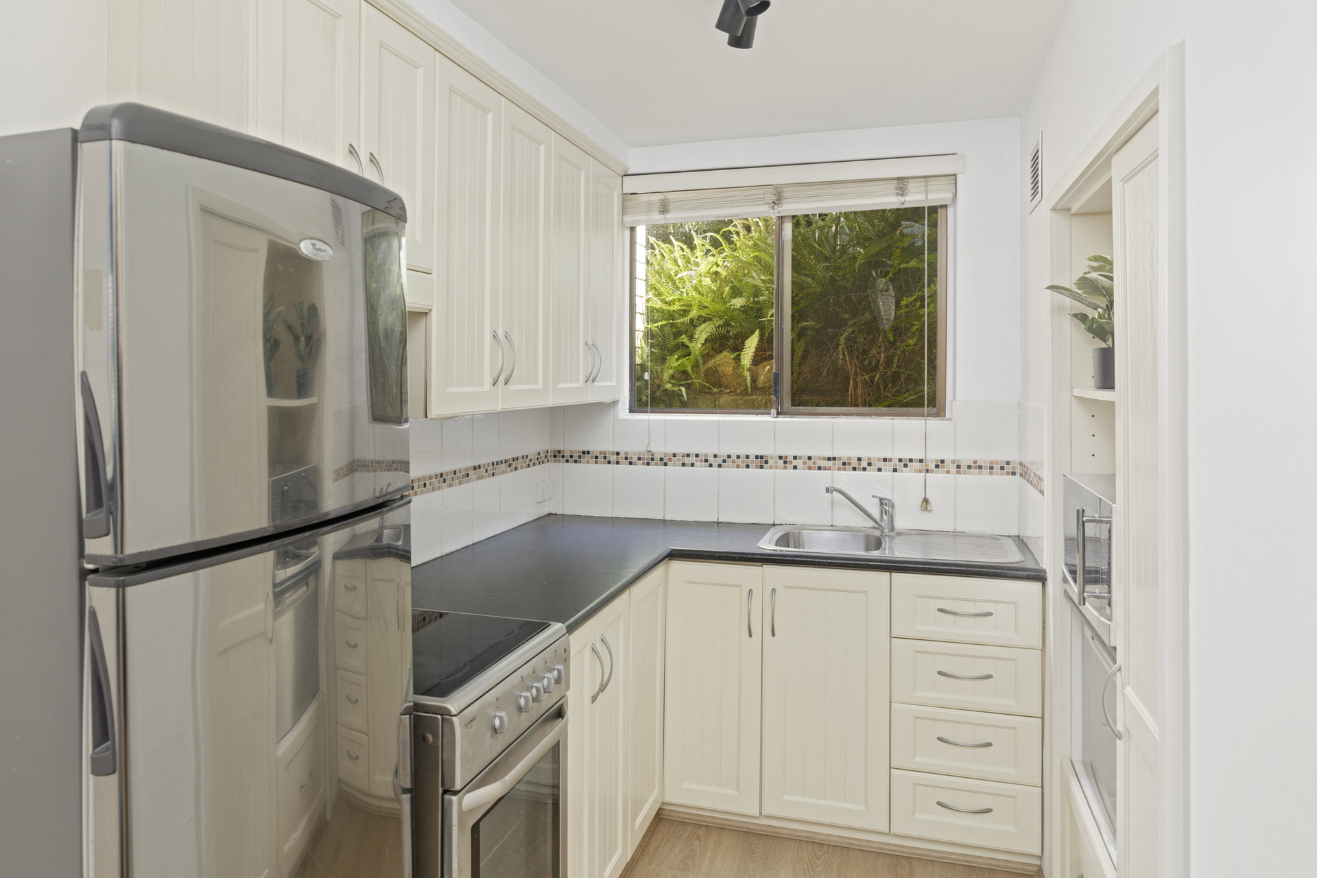 4B/80 Crown Road, Queenscliff - Thumbnail 3