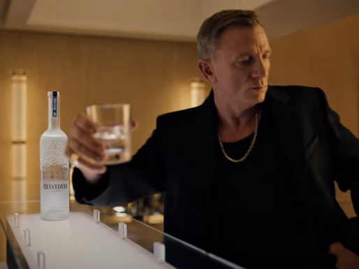 Daniel Craig kręci tyłeczkiem