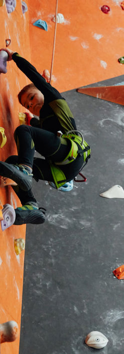 Celebra tu cumpleaños con nosotros con el Zipline más largo de la Ciudad y en nuestro muro de escalada al aire libre.