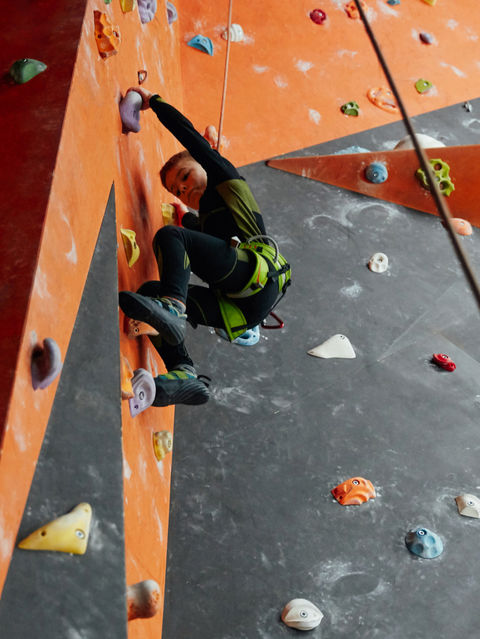 Celebra tu cumpleaños con nosotros con el Zipline más largo de la Ciudad y en nuestro muro de escalada al aire libre.