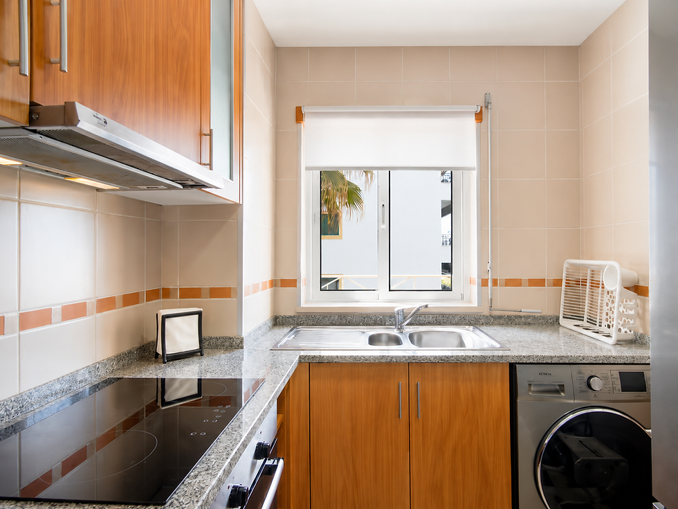 cozinha do apartamento de férias ae flat falésia na praia da falésia
