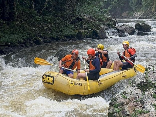 Defesa Civil de Itaquá participa de treinamento regional sobre uso de botes em enchentes