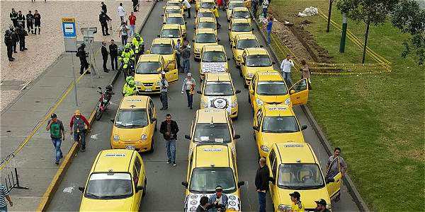 Taxistas del país A marcha, los ministerios de transporte, y seguridad vigilaran esta.
