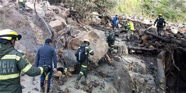 RESCATAN EL CUERPO DE UNA MUJER EN UNA AVALANCHA EN GACHETA.
