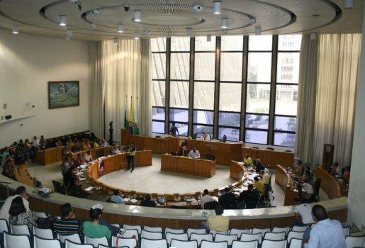 Debate sobre violencia intrafamiliar y delitos sexuales en Medellín.