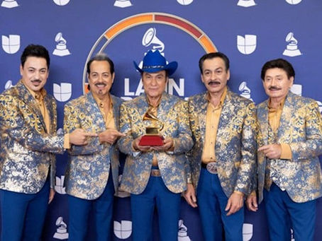 Los Tigres Del Norte celebran doble triunfoen los Latin Grammy 2025