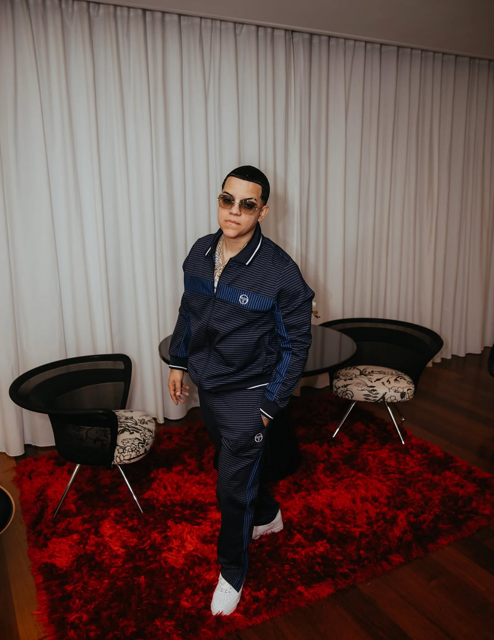 J Álvarez presenta "Luxury", una nueva etapa musical encabezada por el sencillo "Budget"