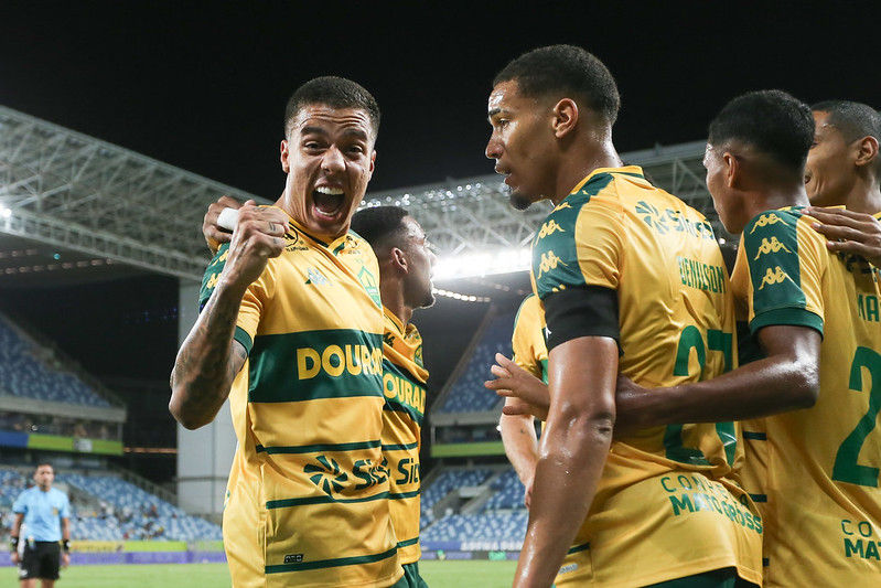 Cuiabá vira sobre o Amazonas na Arena Pantanal e volta ao G4 da Série B