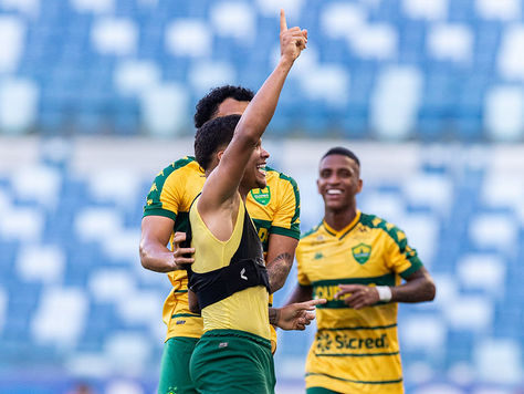 Base do Cuiabá ganha protagonismo e David se torna o mais jovem a alcançar 50 jogos no profissional