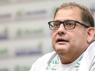 Técnico do Cuiabá, Guto Ferreira enfatiza que tempo sem jogos ajudará a qualificar equipe