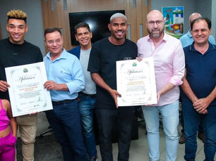 Cuiabano e Igor Jesus recebem Moção de Aplausos da ALMT