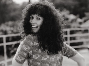 Cantora de Alta Floresta apresenta show autoral no Teatro Zulmira Canavarros