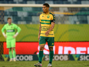 Denilson recebe a faixa de capitão contra o Amazonas e comenta: "Me transferiu a responsabilidade"