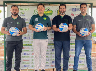 Instituto Dourado e Sicredi reforçam projetos de base com entrega de 700 bolas em Cuiabá