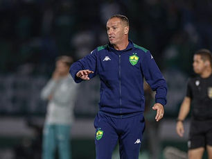Ex-Cuiabá, técnico Petit assume comando de time português