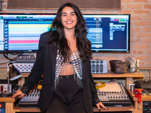 Cantora cuiabana, Aranyn se apresenta no Teatro do Cerrado Zulmira Canavarros