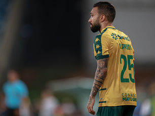 “Errei um gol que não pode errar”, lamenta Clayson sobre chance perdida contra o Botafogo