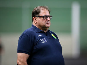 "Nossa equipe teve a competência de decidir na bola parada", diz Guto Ferreira após vitória fora de casa