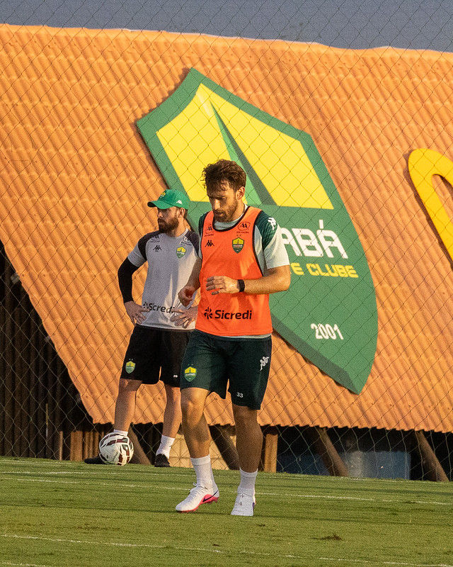 Cuiabá tenta reação contra Criciúma em duelo de opostos na Série B