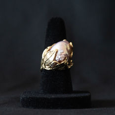 14k Yellow Gold Ring with a Luminous Tahitian Grey Pearl