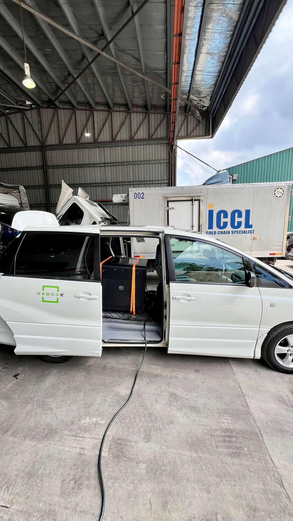 Rejuvenating a cold chain logistic truck with our REBOOZ mobile service.