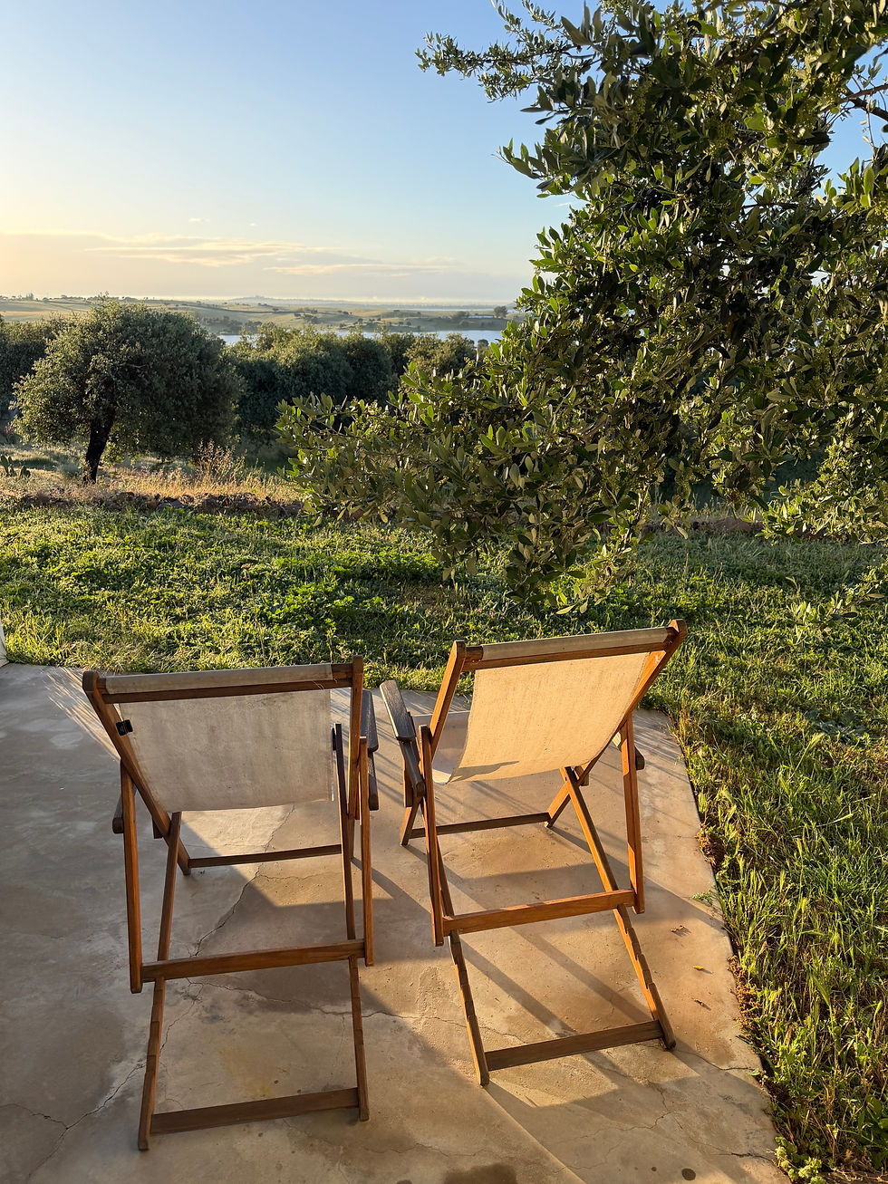 Slow mornings with lake views at Montimerso