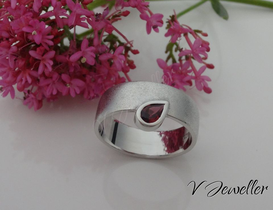 Rhodolite garget offset ring