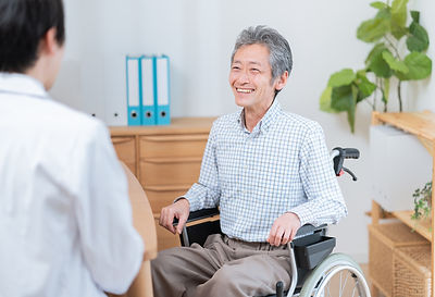 往診を受ける男性