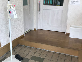 玄関　宮下クリニック