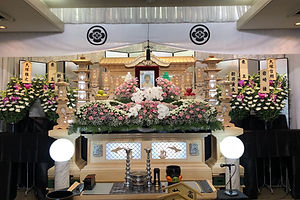 豪華な祭壇