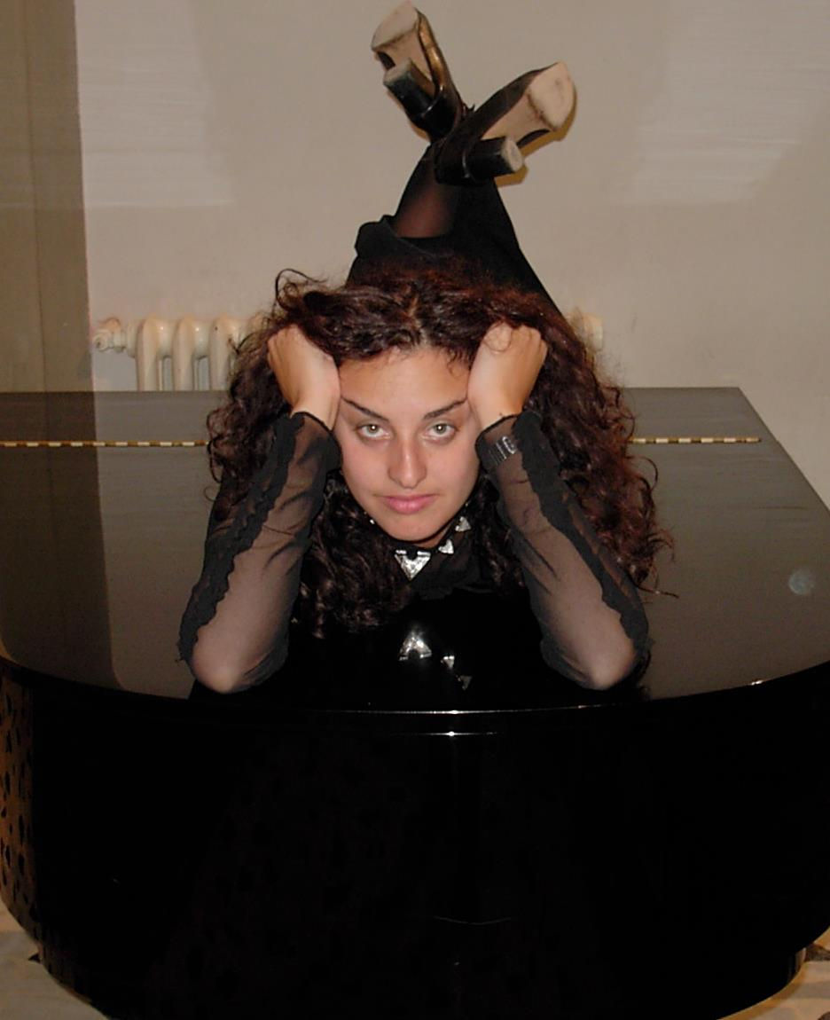 ursula sul piano2
