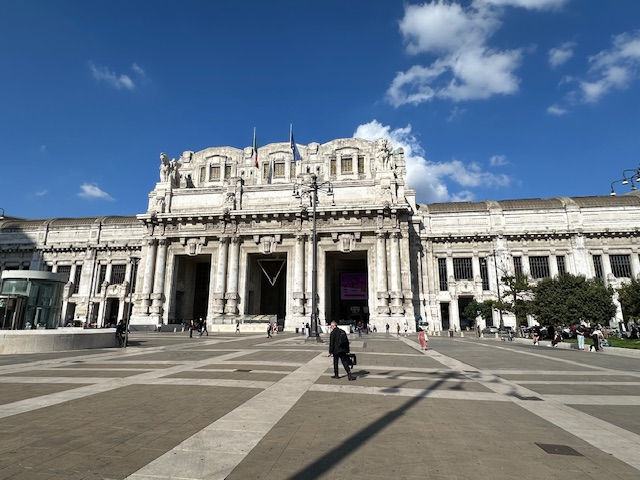 Milano Centrale is huge! It's easy to walk in circles just to figure out how to exit
