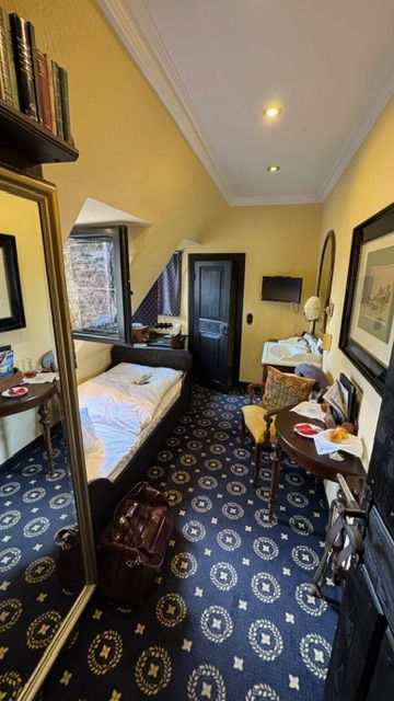A single accommodation - Fit For a King