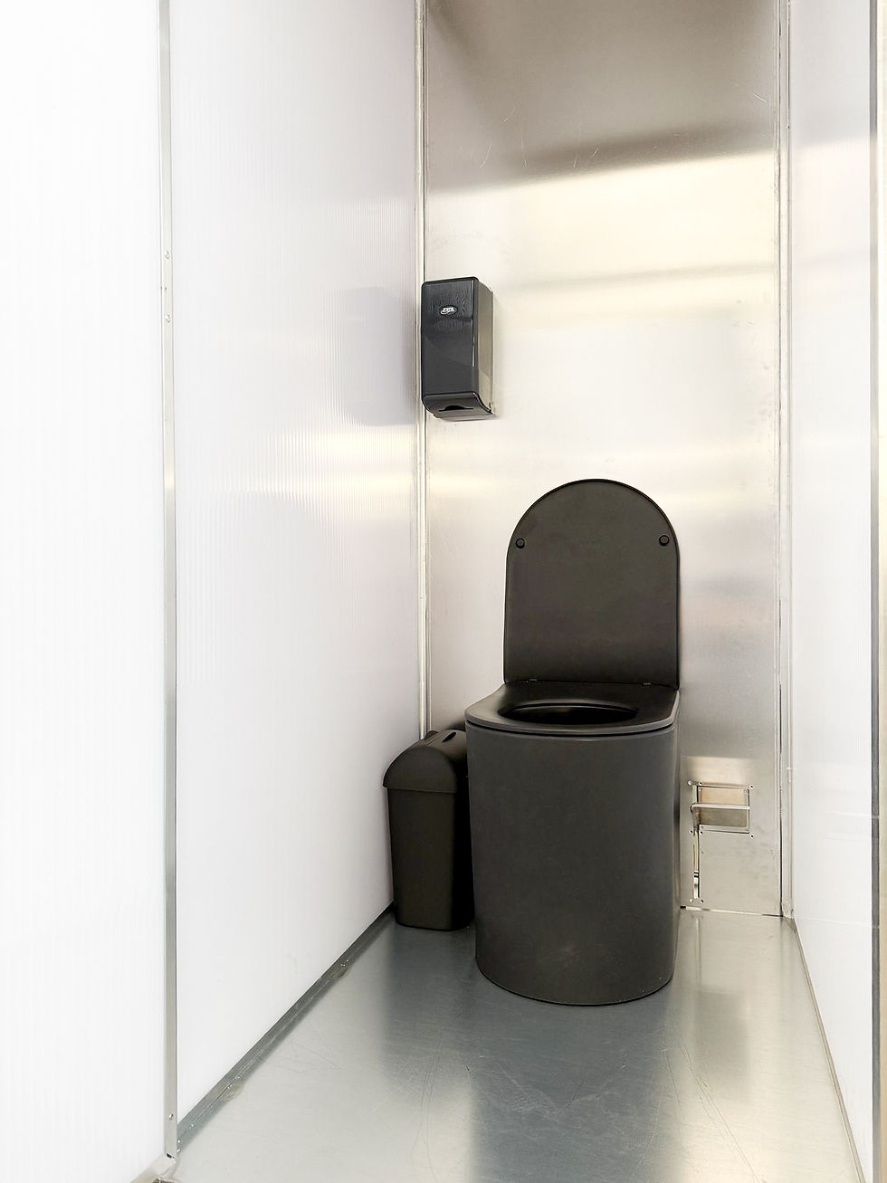 when natur calls, toilet, compost, circulair, hoogwaardig, comfort, design, geen chemicaliƫn. Lichtrijk & hoogwaardige materialen.