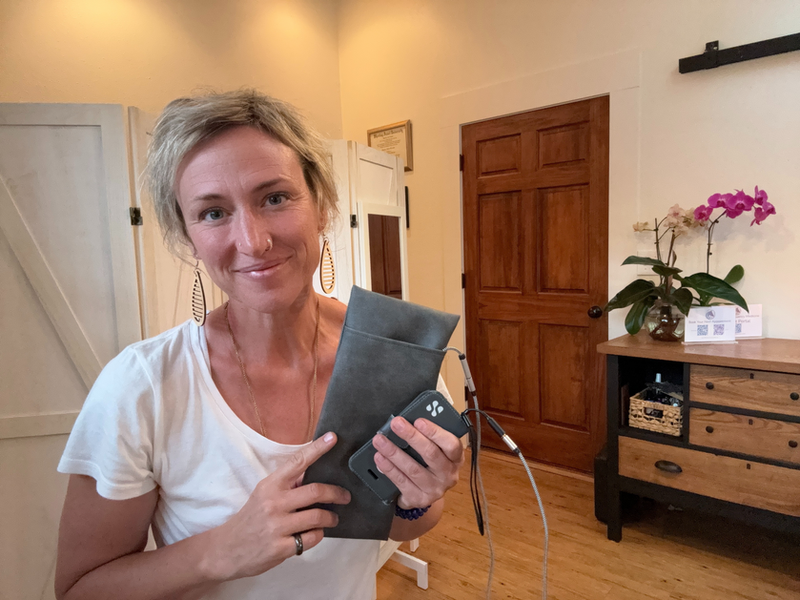 Dr. Jessie, physical therapist, holds a PEMF unit smiling as your guide through how to learn to use your iCare-PEMF home unit. 