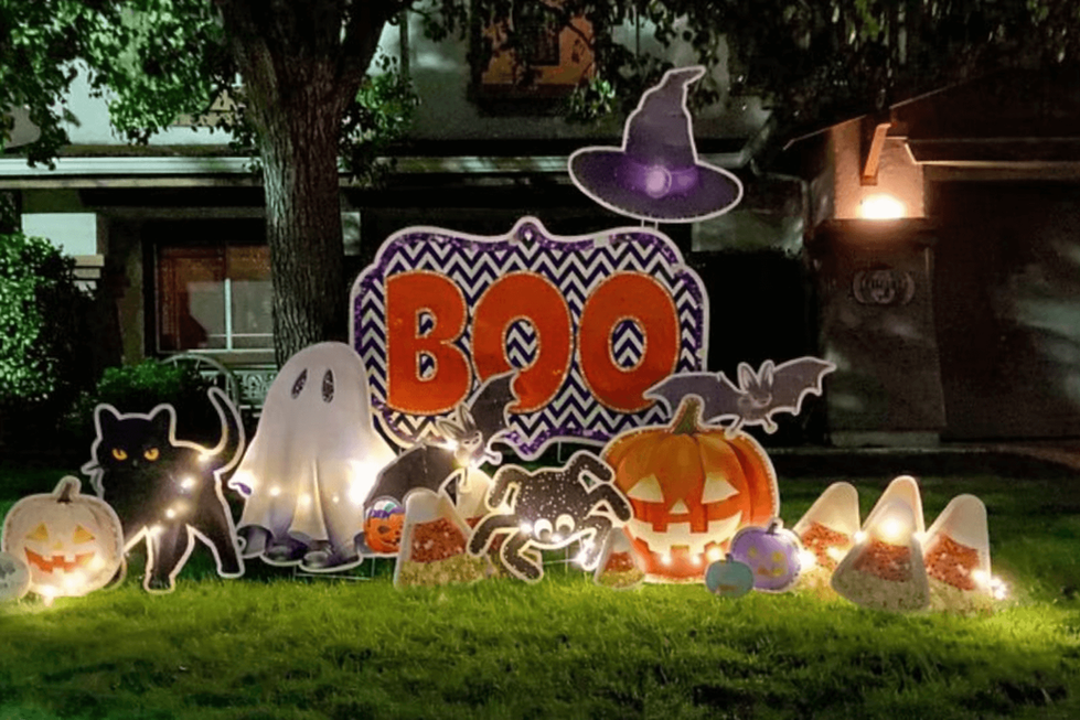 Halloween yard sign display New Braunfels TX