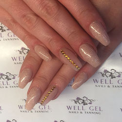 I got bored of my nails so fancied a change β¨β¨β¨ _cjpnailsystemsjem #vanillashine #birthdaysuit #acry