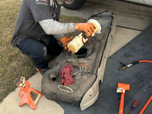 professional auto mechanic Fort Walton Beach FL working on vehicle