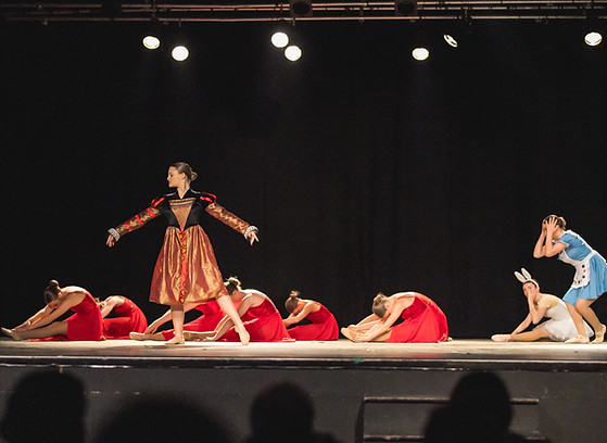 Avian Dance Show May 24-_RJ10334.jpg