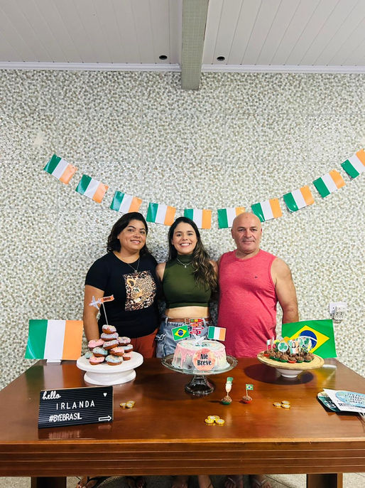 Jovem ganha festa com tema Irlanda por conquista de bolsa na Soul Bilíngue 