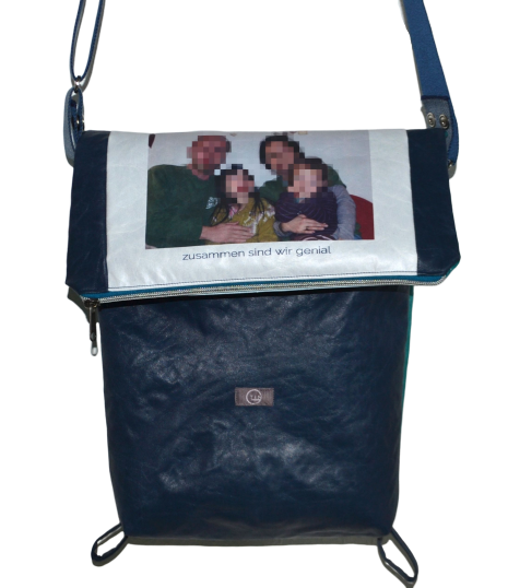 INA_blau_Bild_family-removebg-preview