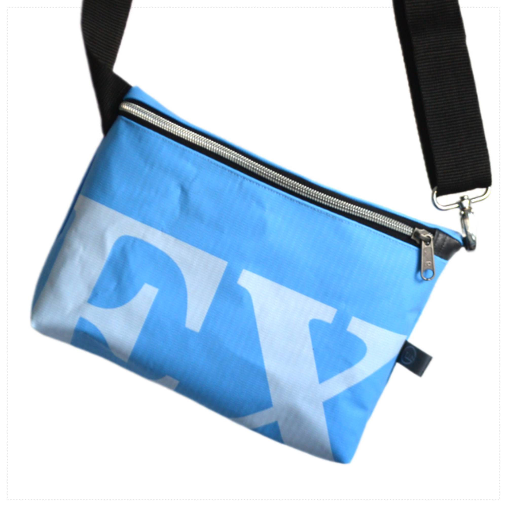 "Bade"SlingBag klein aqua - Upcycling