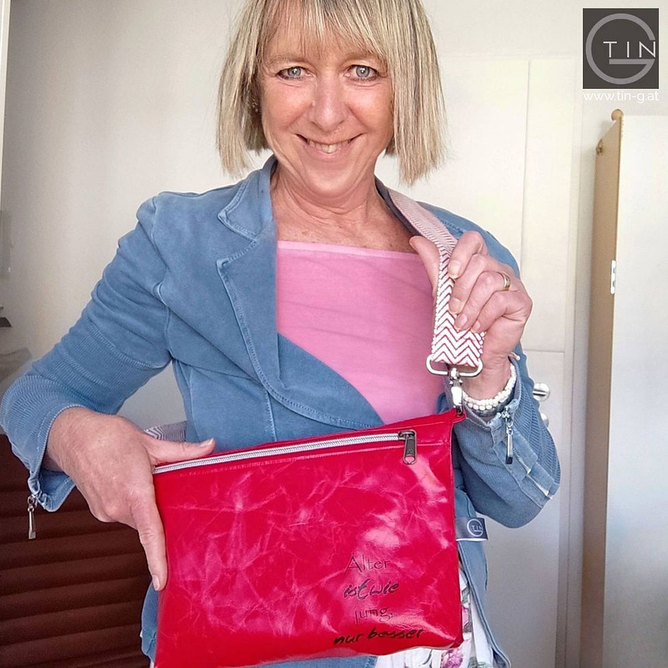 SlingBag klein rot älter .jpg