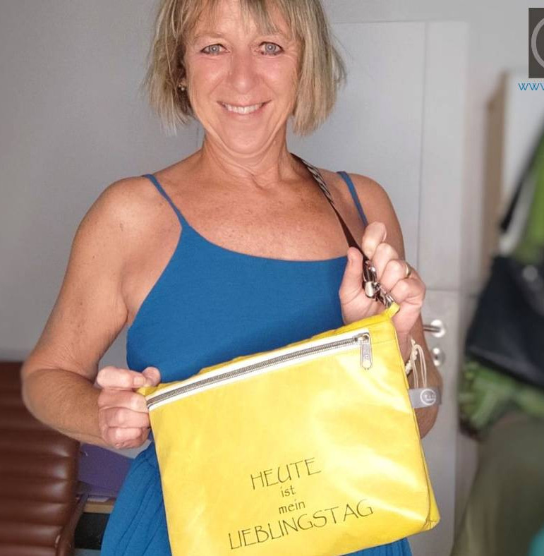 SlingBag kl gelb Liebelingstag (1).jpg