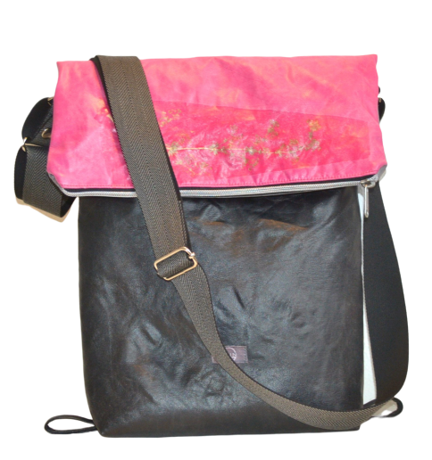 Ina_schwarz_magenta_Petra-removebg-previ