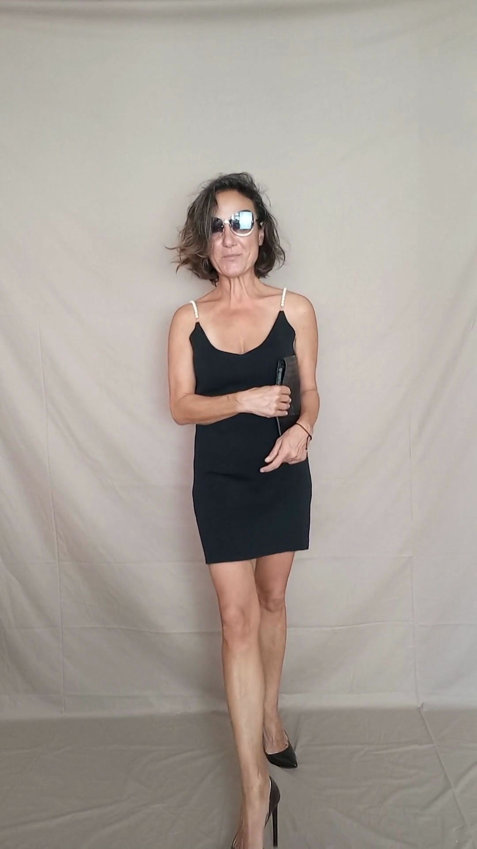 Küçük resim: İnci Askı Detaylı Triko Siyah Mini Elbise