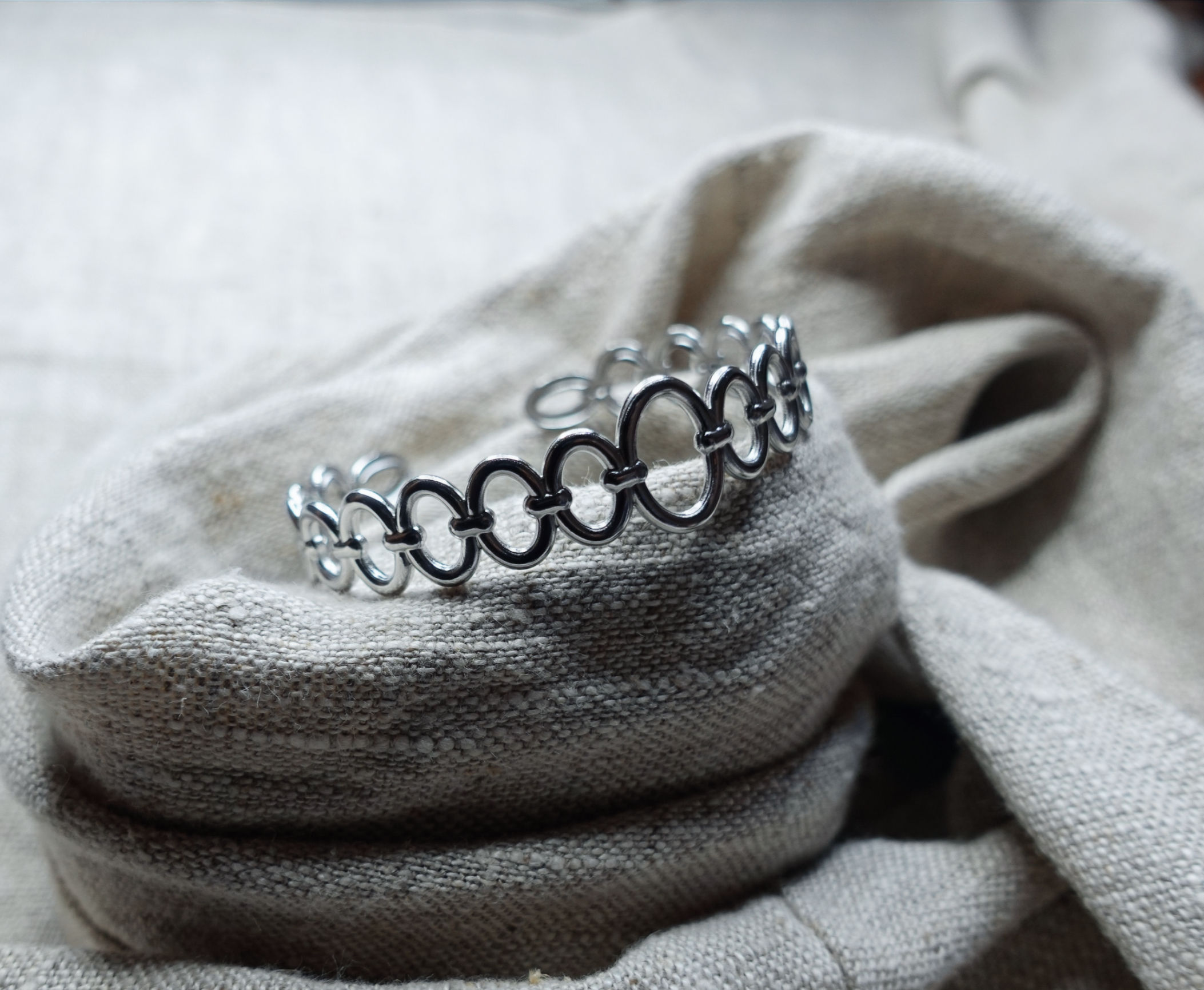 Bracelet jonc motifs ovales