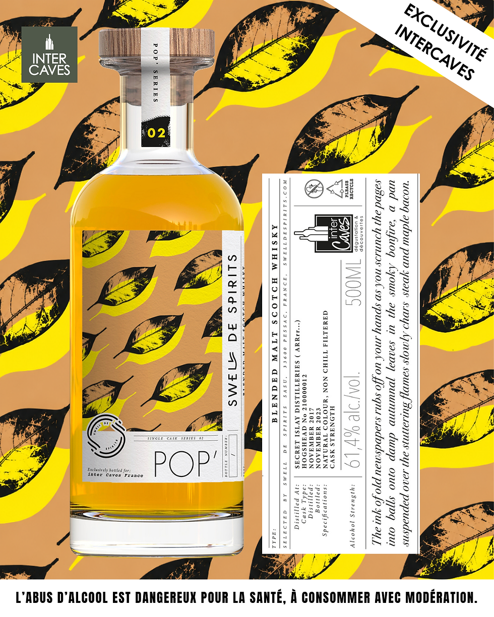 Bouteille de whisky POP’ Inter Caves sur fond de feuilles jaunes et noires, étiquette détaillée, slogan EXCLUSIVITÉ INTERCAVES.