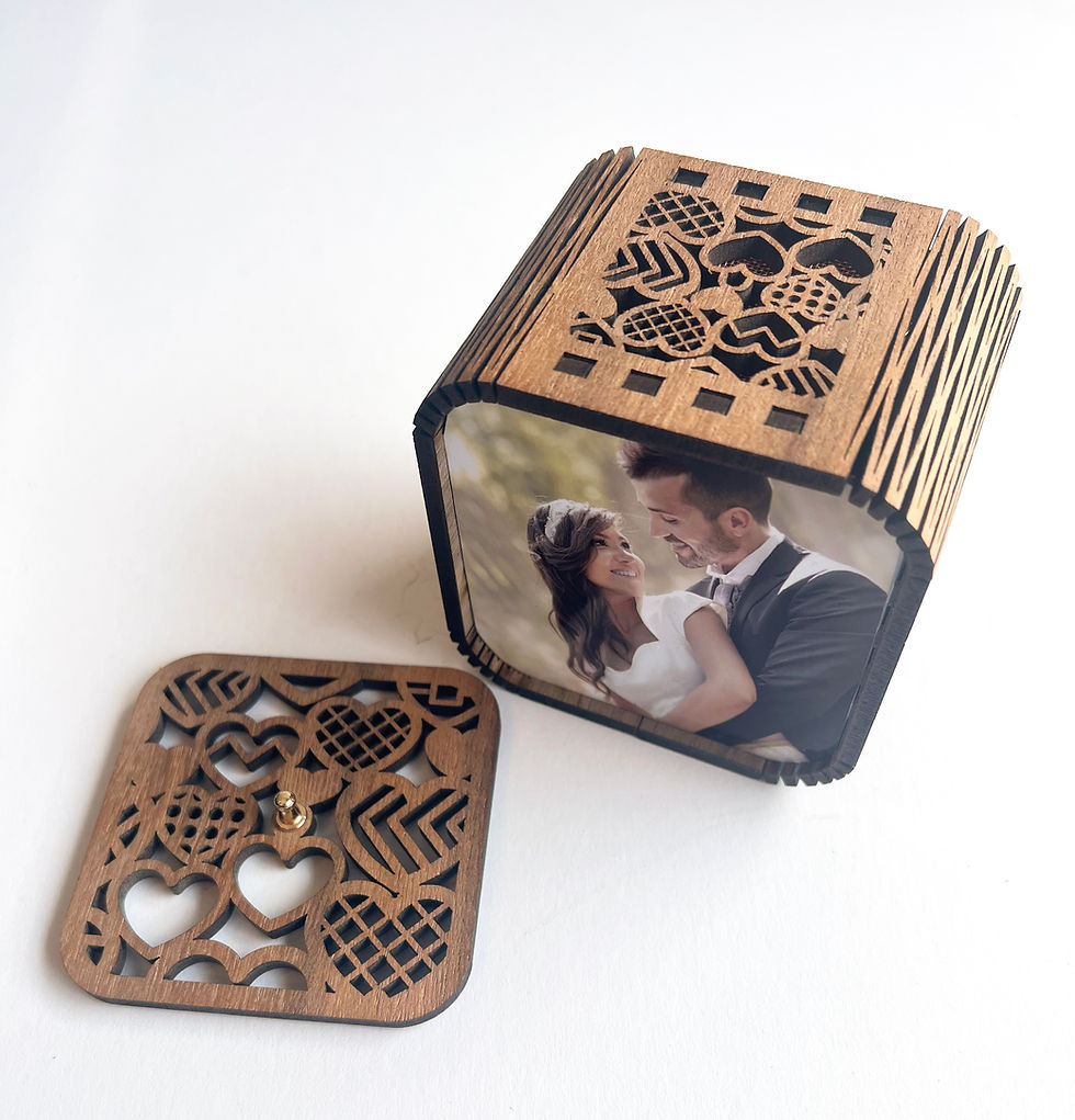Thumbnail: Snapshot Memory Box - "Hearts" Design